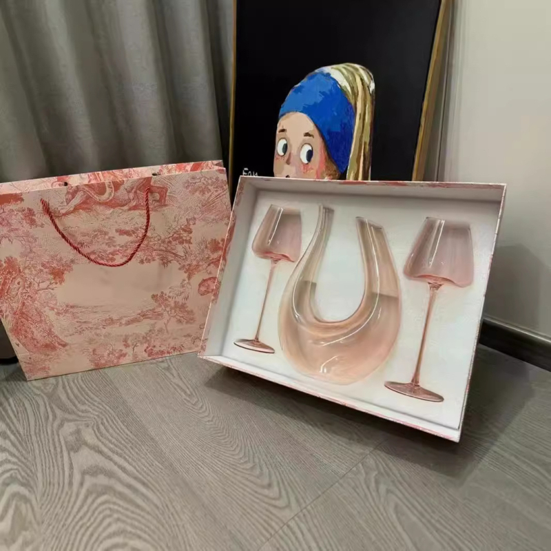 Set decantor de vin roșu din cristal cu pahare înalte, într-o cutie cadou