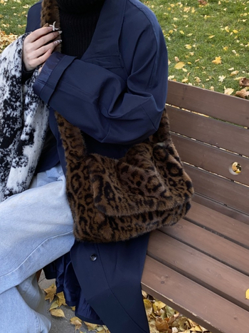 Plush torbica s leopardim printom, preklopna preko ramena, velika kapaciteta, retro stil