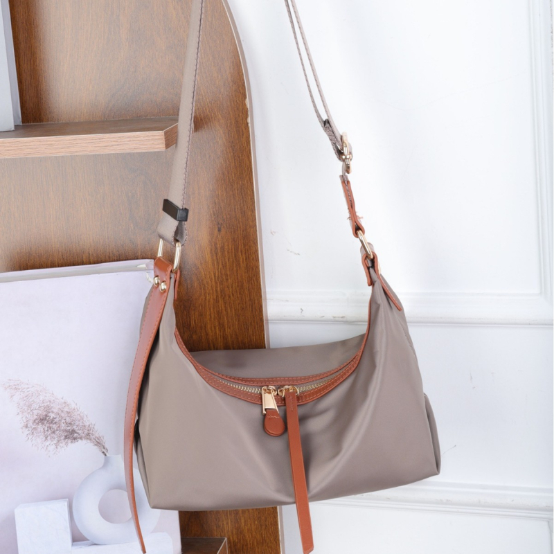 Casual ženska torba s nišnim dizajnom, Oxford platno i prava koža, mala crossbody torba za rameno