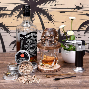 Set creativ de fumare pentru bourbon whiskey, cu torță și unelte de bar