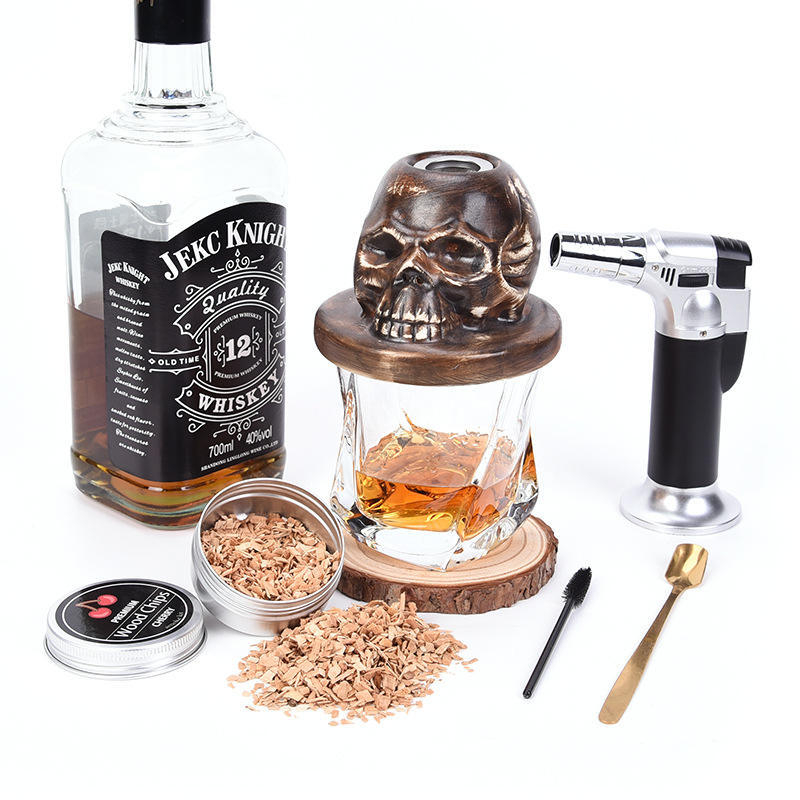 Set creativ de fumare pentru bourbon whiskey, cu torță și unelte de bar
