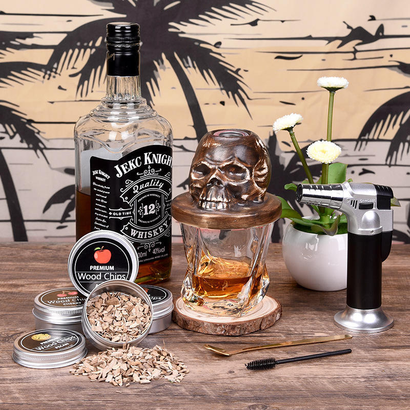 Set creativ de fumare pentru bourbon whiskey, cu torță și unelte de bar