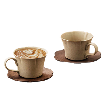 Set ceramic de cești pentru cafea și farfurii, design vintage, elegant și luxos, pentru uz casnic.