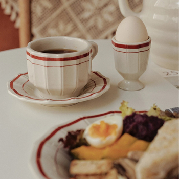 Set ceramic pentru cafea cu ceașcă și farfurie, boluri și farfurii — design minimalist modern