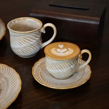 Set de cafea din ceramică cu ceașcă și farfurioară, finisaj vitrificat la cuptor, stil retro japonez
