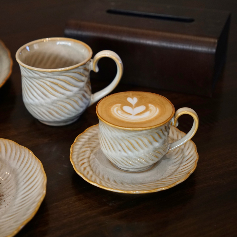 Set de cafea din ceramică cu ceașcă și farfurioară, finisaj vitrificat la cuptor, stil retro japonez