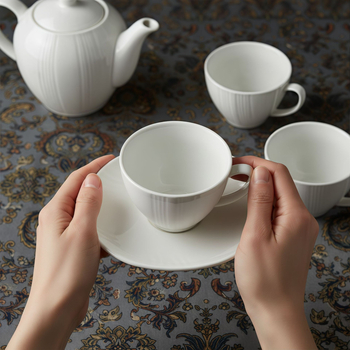 Set cești espresso și farfurioară în stil britanic, ceramică, alb pur, design minimalist european