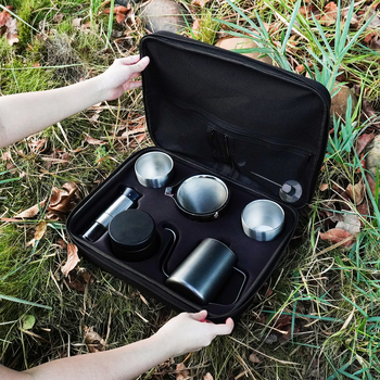 Set de cafea din oțel inoxidabil pentru exterior, cutie cadou, cu râșniță, cană de filtrare și oală cu două cești și farfurioare — stil european
