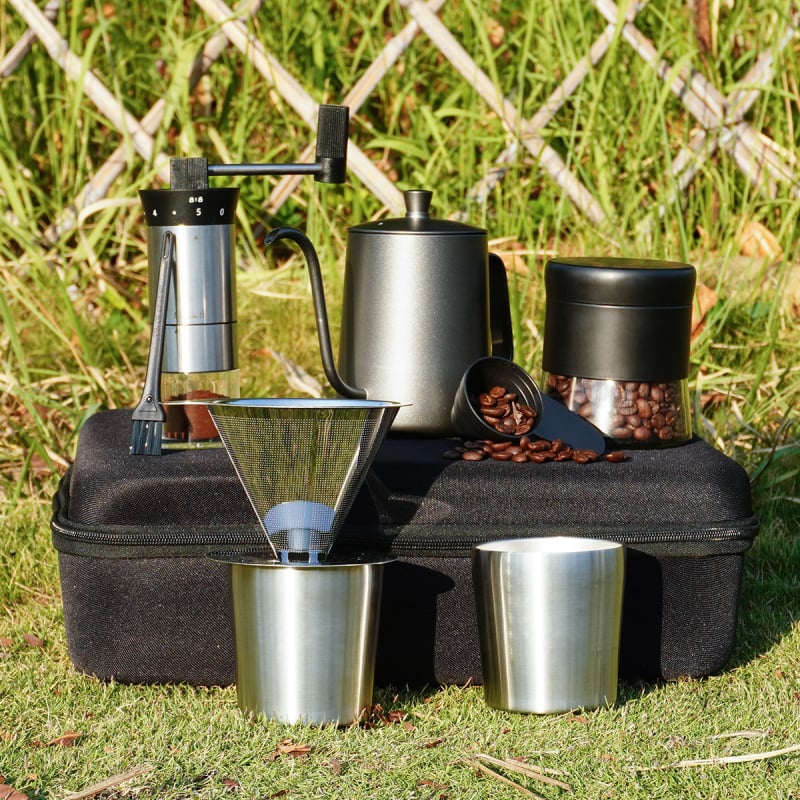 Set de cafea din oțel inoxidabil pentru exterior, cutie cadou, cu râșniță, cană de filtrare și oală cu două cești și farfurioare — stil european