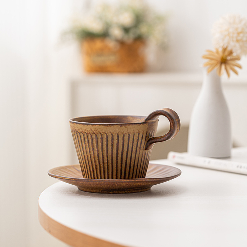 Set ceramic pentru cafea cu ceașcă și farfurioară, realizat manual, în stil japonez vintage