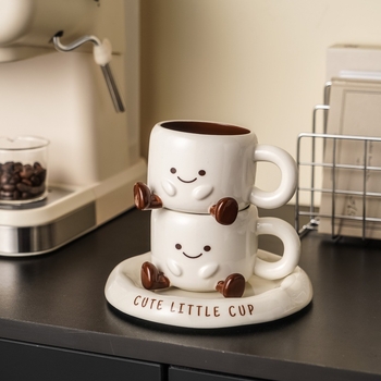 Set ceramic pentru cafea: cești și farfurioare, cu cești drăguțe în formă de picior, design elegant, model cartoon, personalizabil