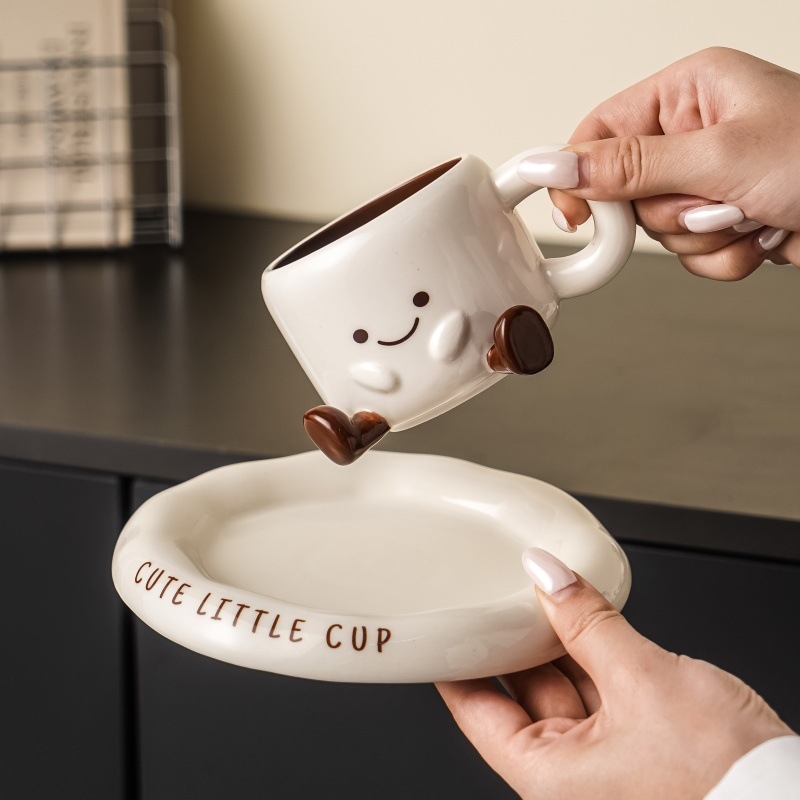 Set ceramic pentru cafea: cești și farfurioare, cu cești drăguțe în formă de picior, design elegant, model cartoon, personalizabil