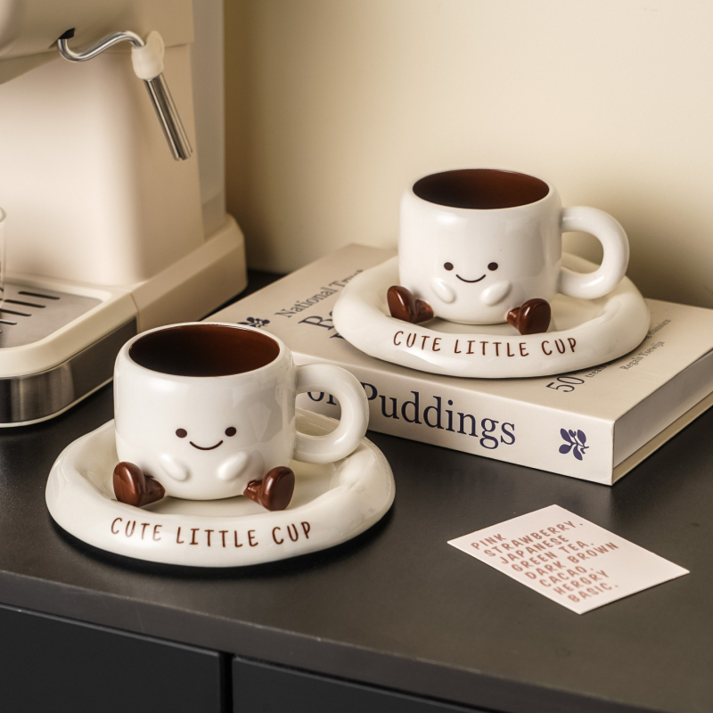 Set ceramic pentru cafea: cești și farfurioare, cu cești drăguțe în formă de picior, design elegant, model cartoon, personalizabil