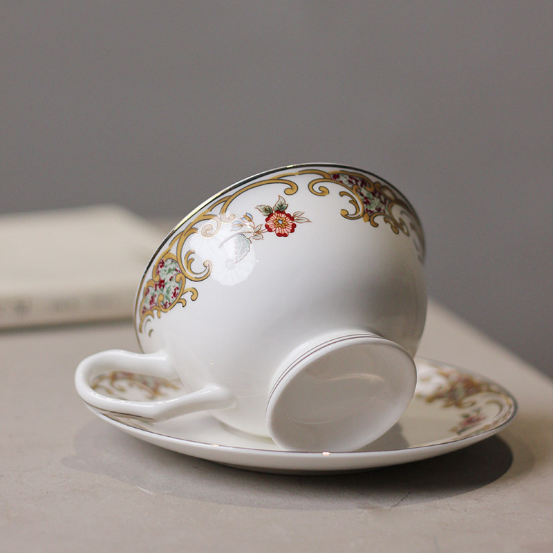 Set de cafea din porțelan osos, în stil european, pentru ceaiul de după-amiază britanic, personalizabil — căni latte din ceramică