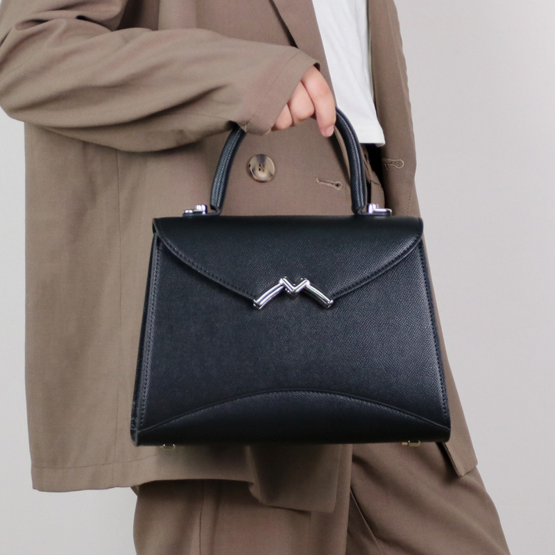 M Buckle visoko kvalitetna teksturirana ženska torbica, Kelly stil za rame i crossbody, vintage dojam, jednostavan dizajn, svestrana