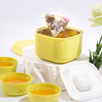 Set personalizat de ceai din oțel inoxidabil: ceainic și trei cești, izolație din plastic, compact și portabil pentru drumeții în aer liber.