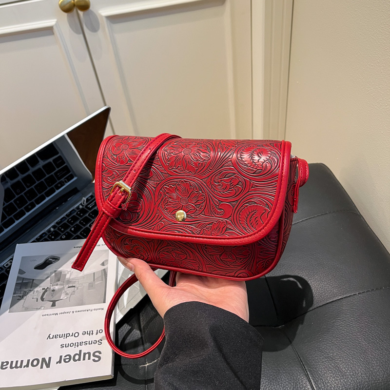 Ženska crossbody torba s teksturom i otisom, jesen-zima, model 2025, srednja veličina, PU koža