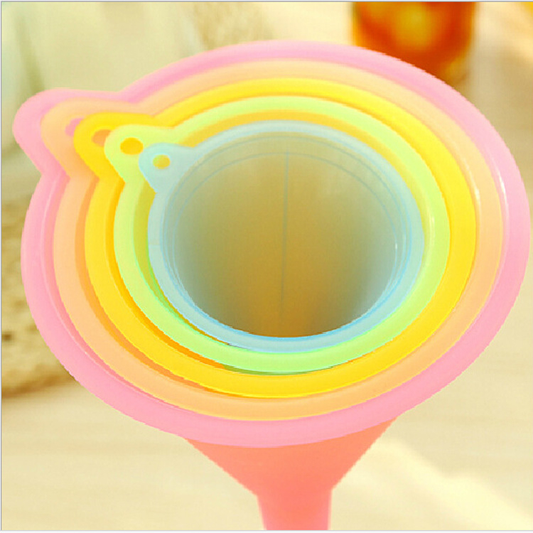 Set de 5 pâlnii transparente, colorate ca bomboane, fără scurgeri, pentru uz casnic