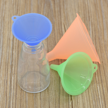 Set de 5 pâlnii din plastic, colorate în nuanțe de bomboane, pentru uz casnic, diferite dimensiuni, 5 buc., 71 g