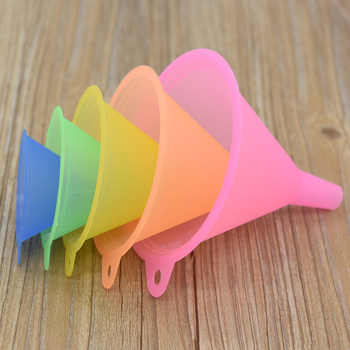 Set de 5 pâlnii din plastic, colorate în nuanțe de bomboane, pentru uz casnic, diferite dimensiuni, 5 buc., 71 g