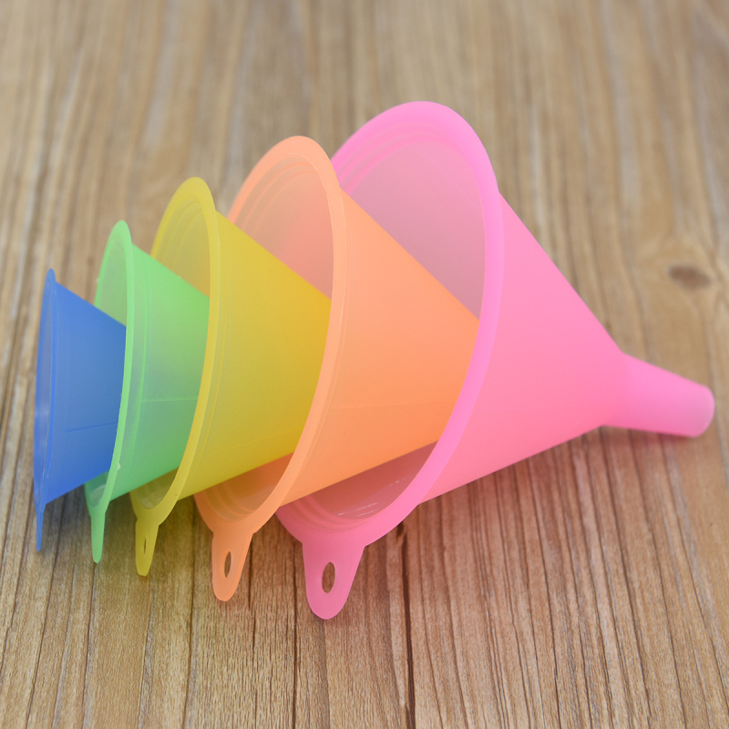 Set de 5 pâlnii din plastic, colorate în nuanțe de bomboane, pentru uz casnic, diferite dimensiuni, 5 buc., 71 g