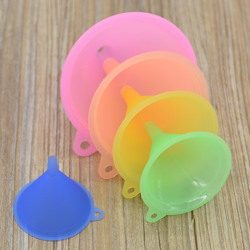 Set de 5 pâlnii din plastic, colorate în nuanțe de bomboane, pentru uz casnic, diferite dimensiuni, 5 buc., 71 g