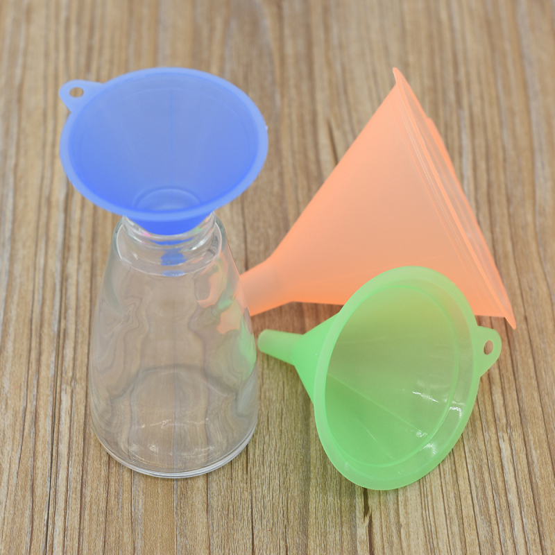 Set de 5 pâlnii din plastic, colorate în nuanțe de bomboane, pentru uz casnic, diferite dimensiuni, 5 buc., 71 g