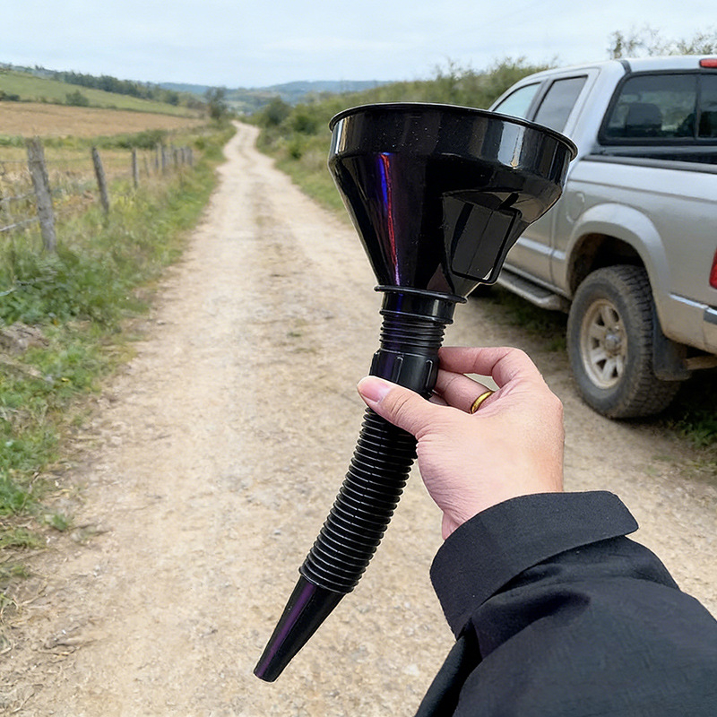 Vas de turnare din plastic pentru adăugarea uleiului și ureii la motociclete, negru