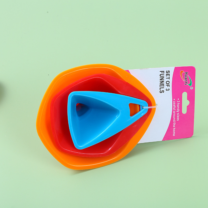 Set de 3 conuri triunghiulare din plastic colorat pentru bucătărie
