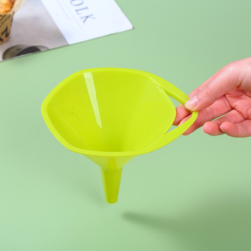 Set de 3 conuri triunghiulare din plastic colorat pentru bucătărie