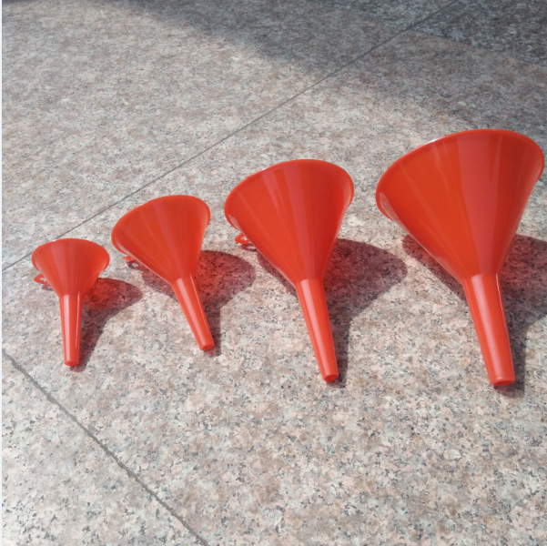 Pâlnie din plastic roșu pentru lichide, disponibilă în dimensiuni mari și mici, pentru ulei
