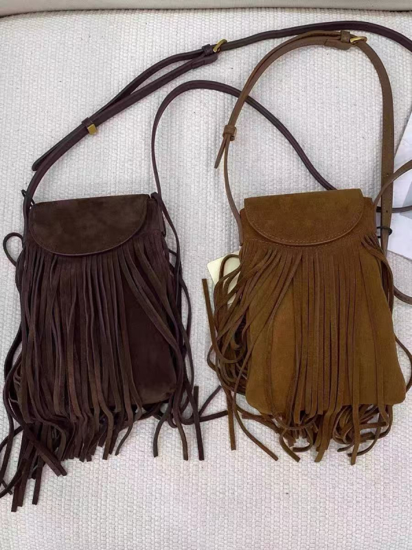 Ženska mala crossbody torba u denimu, u stilu pustinje, 2025, smeđa Maillard boho s resicama