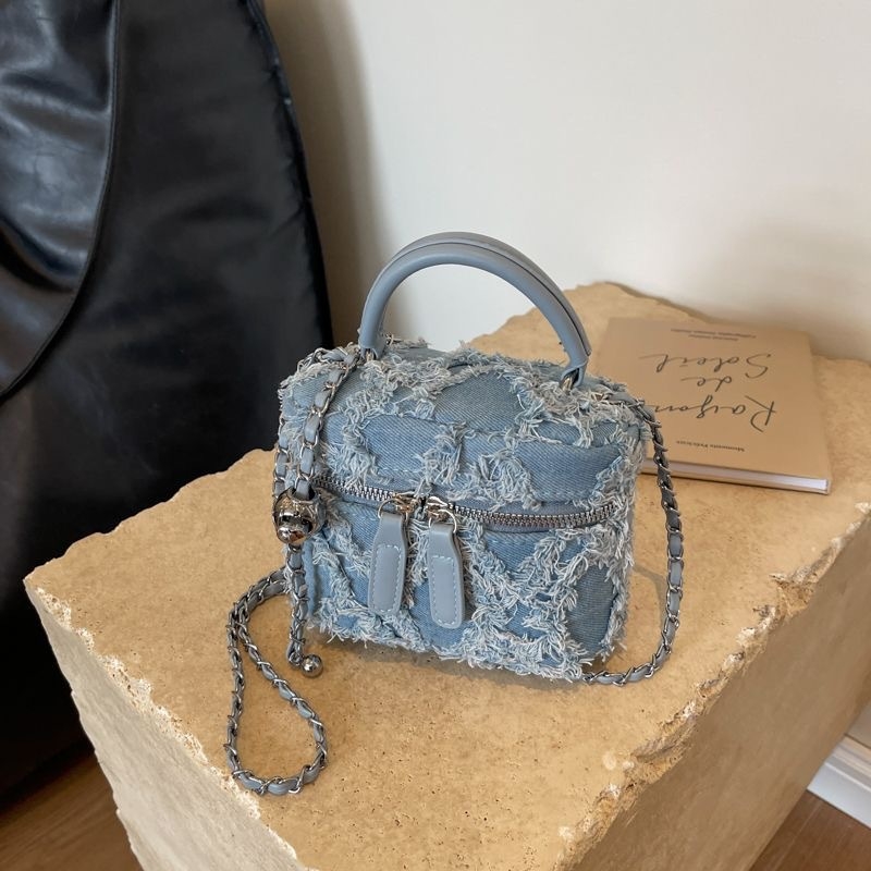 Ženska plava denim torba u retro stilu, nišna moda, proljeće 2025, crossbody torba s jednim remenom, kompaktni kvadratni dizajn