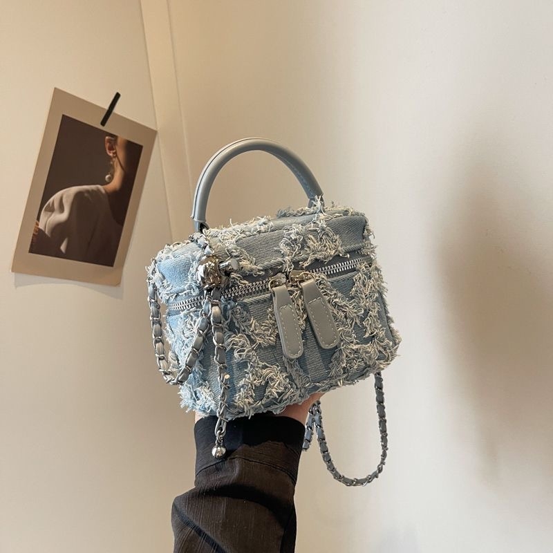 Ženska plava denim torba u retro stilu, nišna moda, proljeće 2025, crossbody torba s jednim remenom, kompaktni kvadratni dizajn