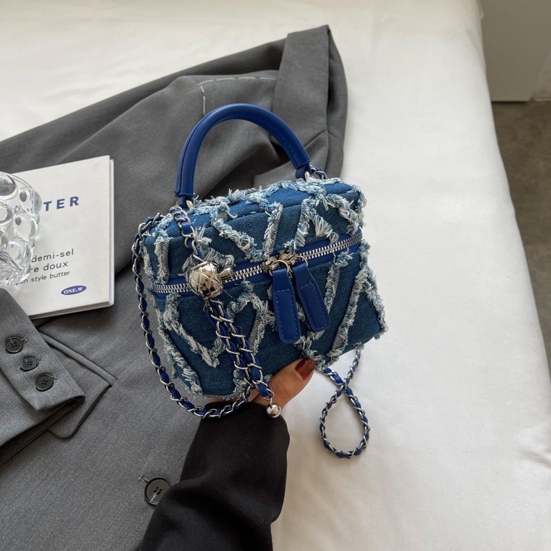 Ženska plava denim torba u retro stilu, nišna moda, proljeće 2025, crossbody torba s jednim remenom, kompaktni kvadratni dizajn