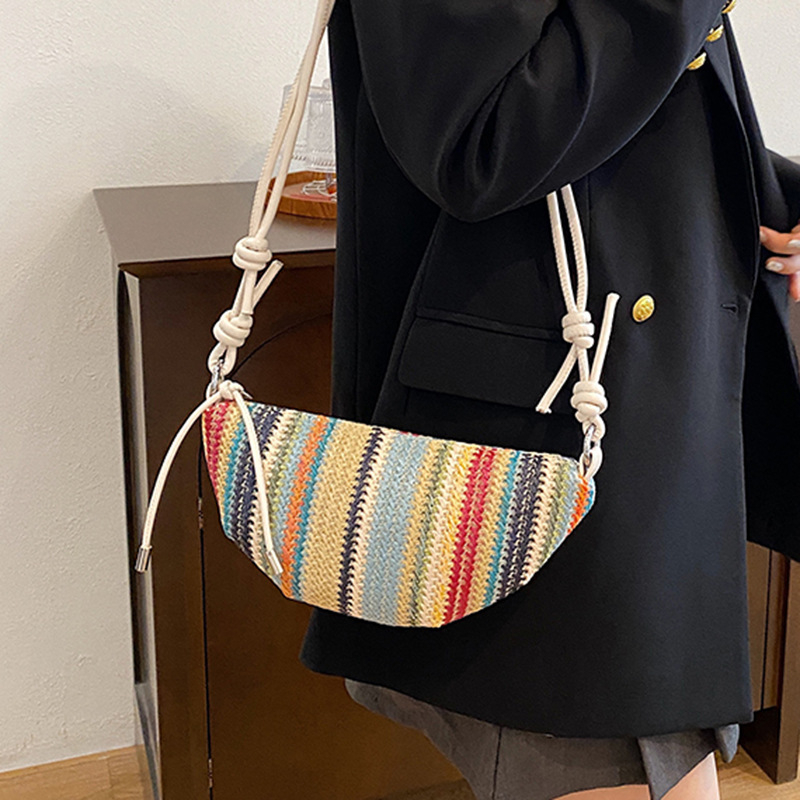 Nova dumpling torba 2026 - srednje veličine, slamnatog materijala, crossbody, gradski stil