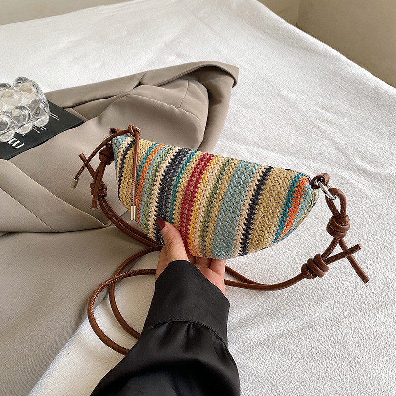 Nova dumpling torba 2026 - srednje veličine, slamnatog materijala, crossbody, gradski stil