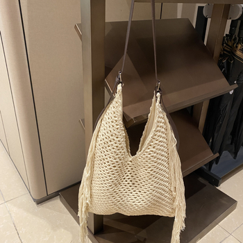 Moderna tote torba za odmor s resicama i prorezanim pletenjem, ručno izrađena ženska crossbody torba