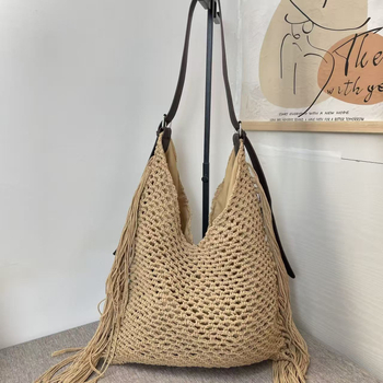 Moderna tote torba za odmor s resicama i prorezanim pletenjem, ručno izrađena ženska crossbody torba