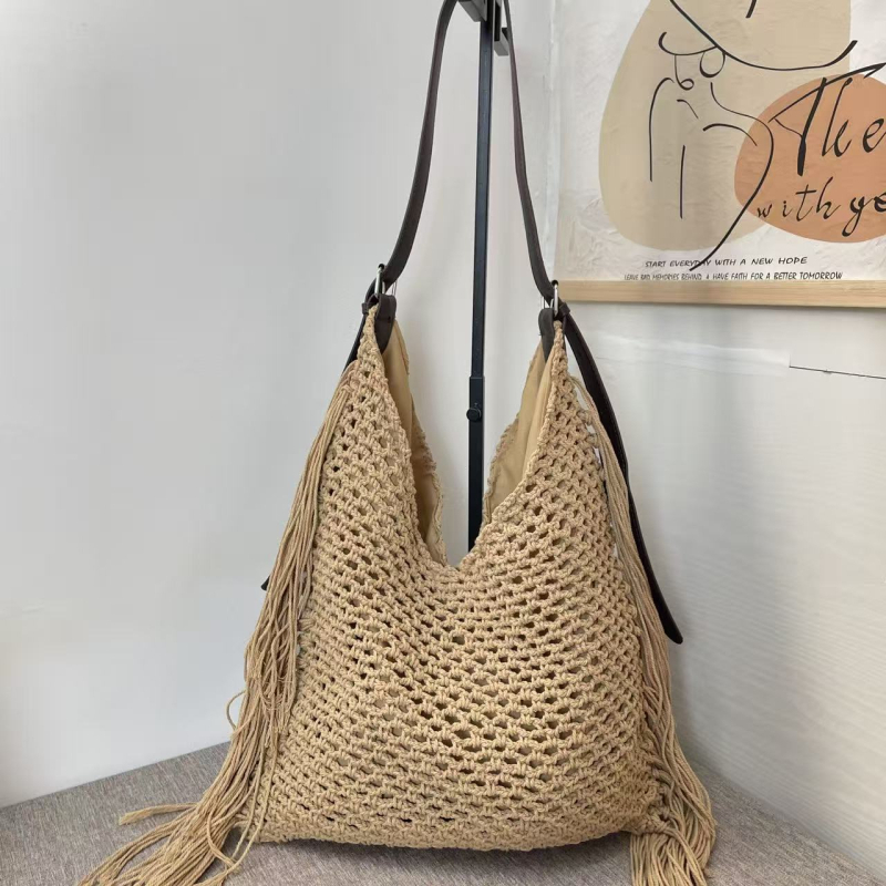 Moderna tote torba za odmor s resicama i prorezanim pletenjem, ručno izrađena ženska crossbody torba