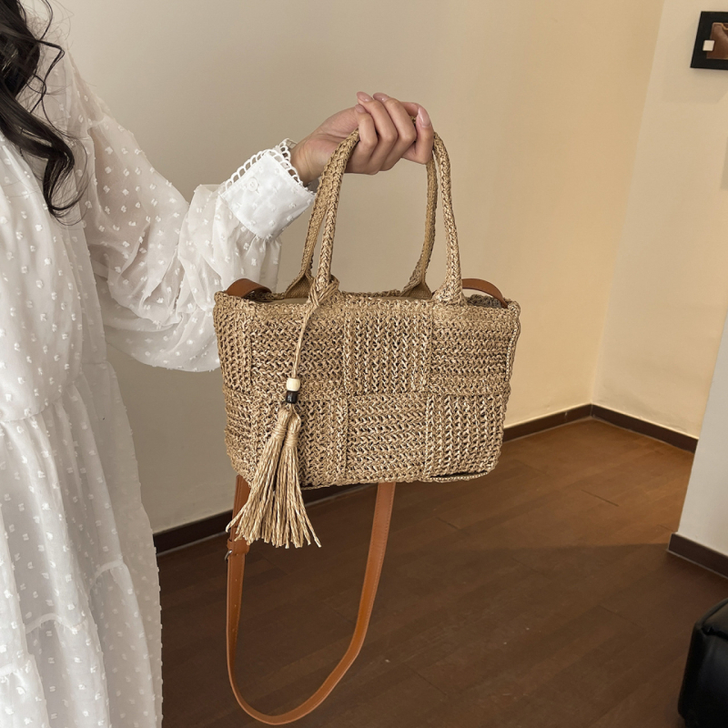 Nova pletena slamnata torba s privjeskom i resicama, preko ramena ili crossbody, plažna torba za žene