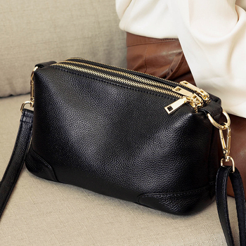 Ženska mala kožna crossbody torba, s više zipova i pretinaca, pompon, preko ramena