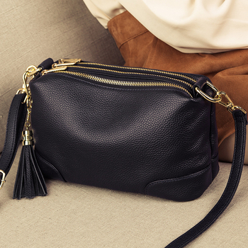 Ženska mala kožna crossbody torba, s više zipova i pretinaca, pompon, preko ramena