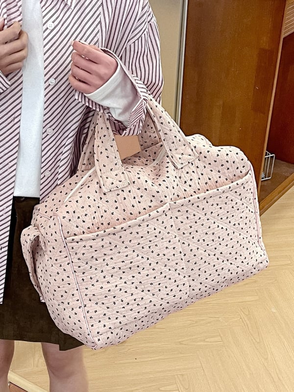 Velika ženska torbica od platna s cvjetnim uzorkom, prostrana, s jednim ramenskim remenom i crossbody stilom, pogodna za kratka putovanja.