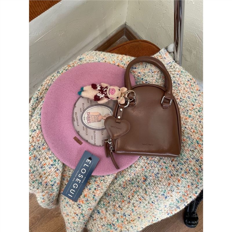 Ženska mini torbica u obliku školjke, crvena boja božićna — mini crossbody torbica, korejskog nišnog dizajna