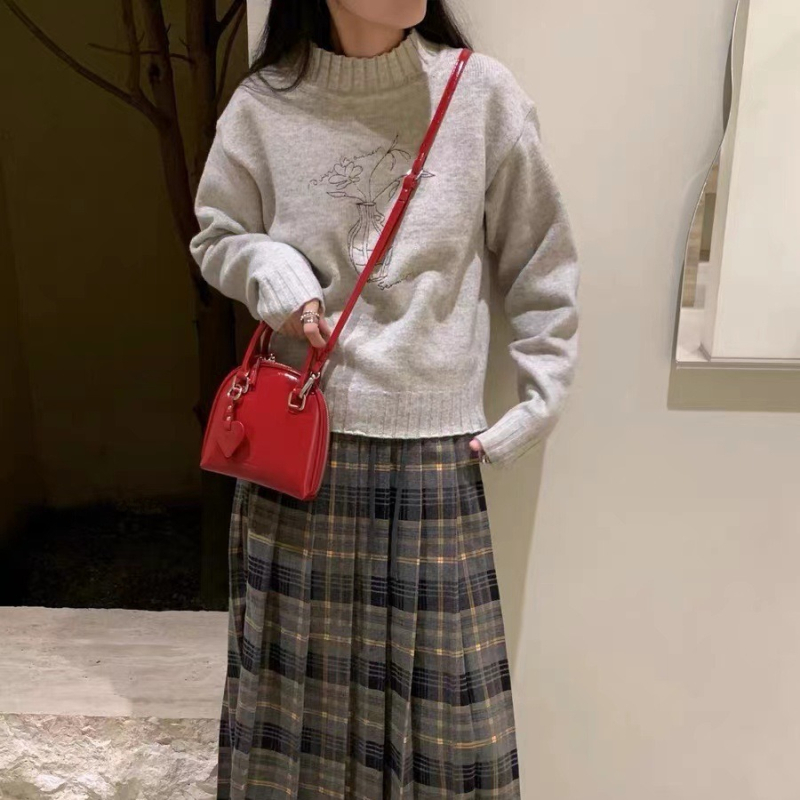 Ženska mini torbica u obliku školjke, crvena boja božićna — mini crossbody torbica, korejskog nišnog dizajna
