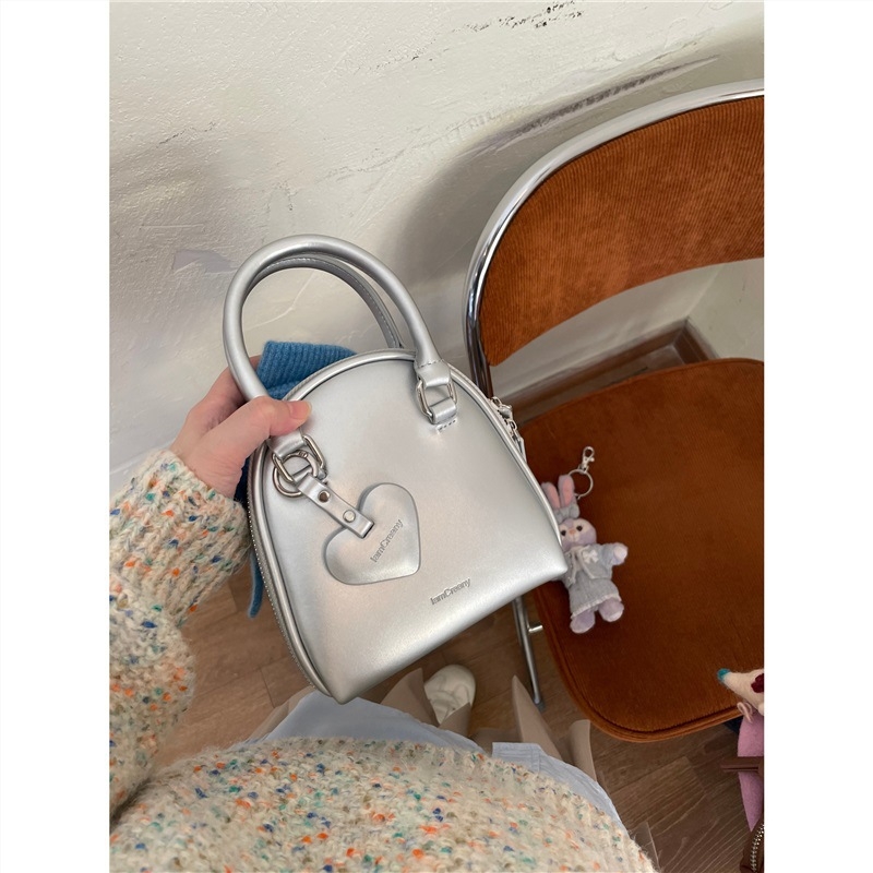 Ženska mini torbica u obliku školjke, crvena boja božićna — mini crossbody torbica, korejskog nišnog dizajna