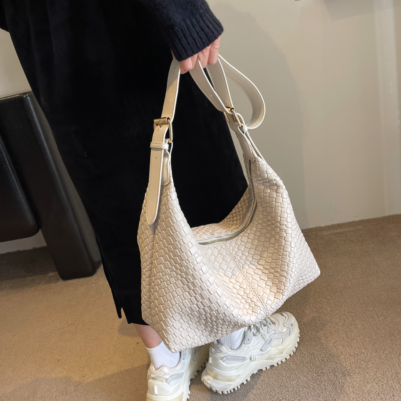 Ženska retro meka tote torba za rame, novi model 2025, casual i svestrana, s teksturiranom površinom i velikim kapacitetom