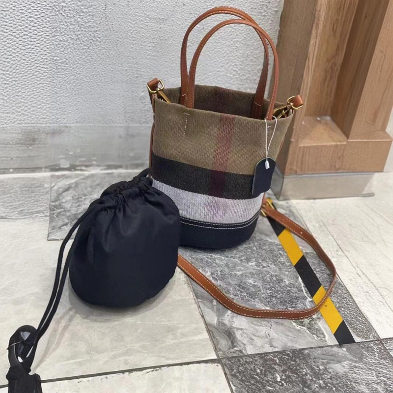 Ženska kožna bucket torba s prugastim patchworkom, na rame