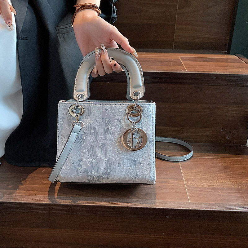 Izšivana ženska torba, 2025, jednostavan retro stil, PU koža, s ručkom za ručno nošenje i remenom preko ramena ili crossbody